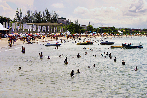 Praia da Enseada - Foto By Ghiu Lopes.